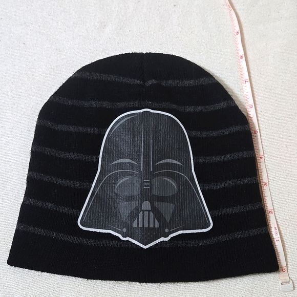 Star Wars Darth Vadar Beanie - Picture 2 of 6
